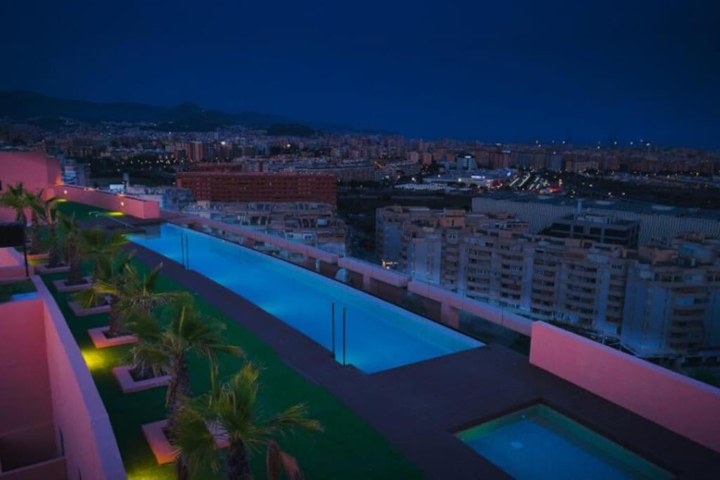 Precioso Alojamiento En La Mejor Zona De Malaga Bagian luar foto
