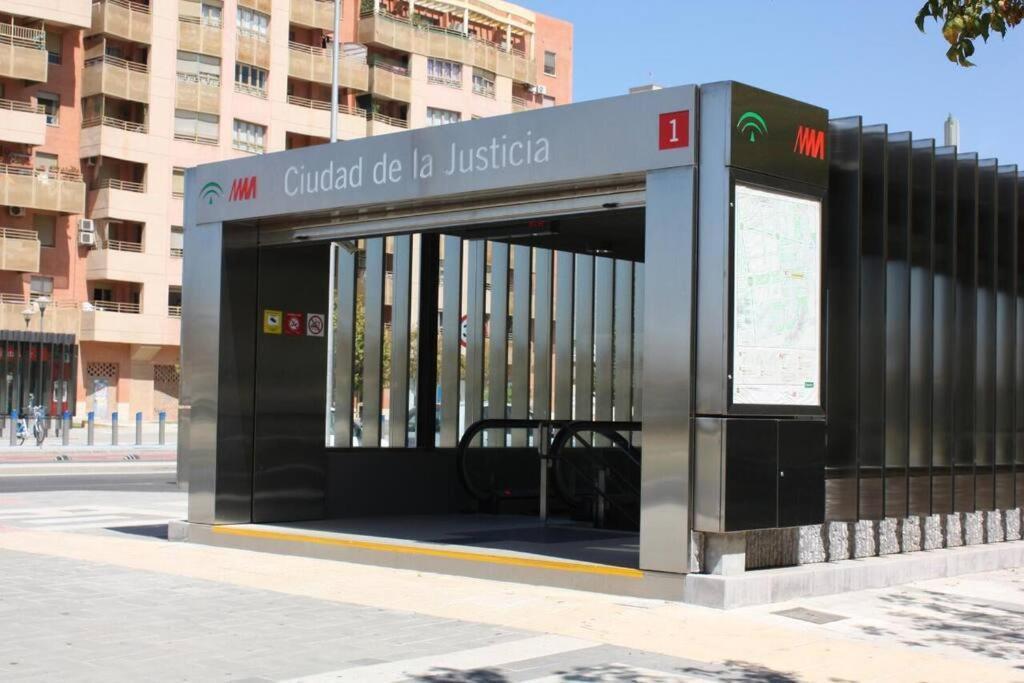 Precioso Alojamiento En La Mejor Zona De Malaga Bagian luar foto